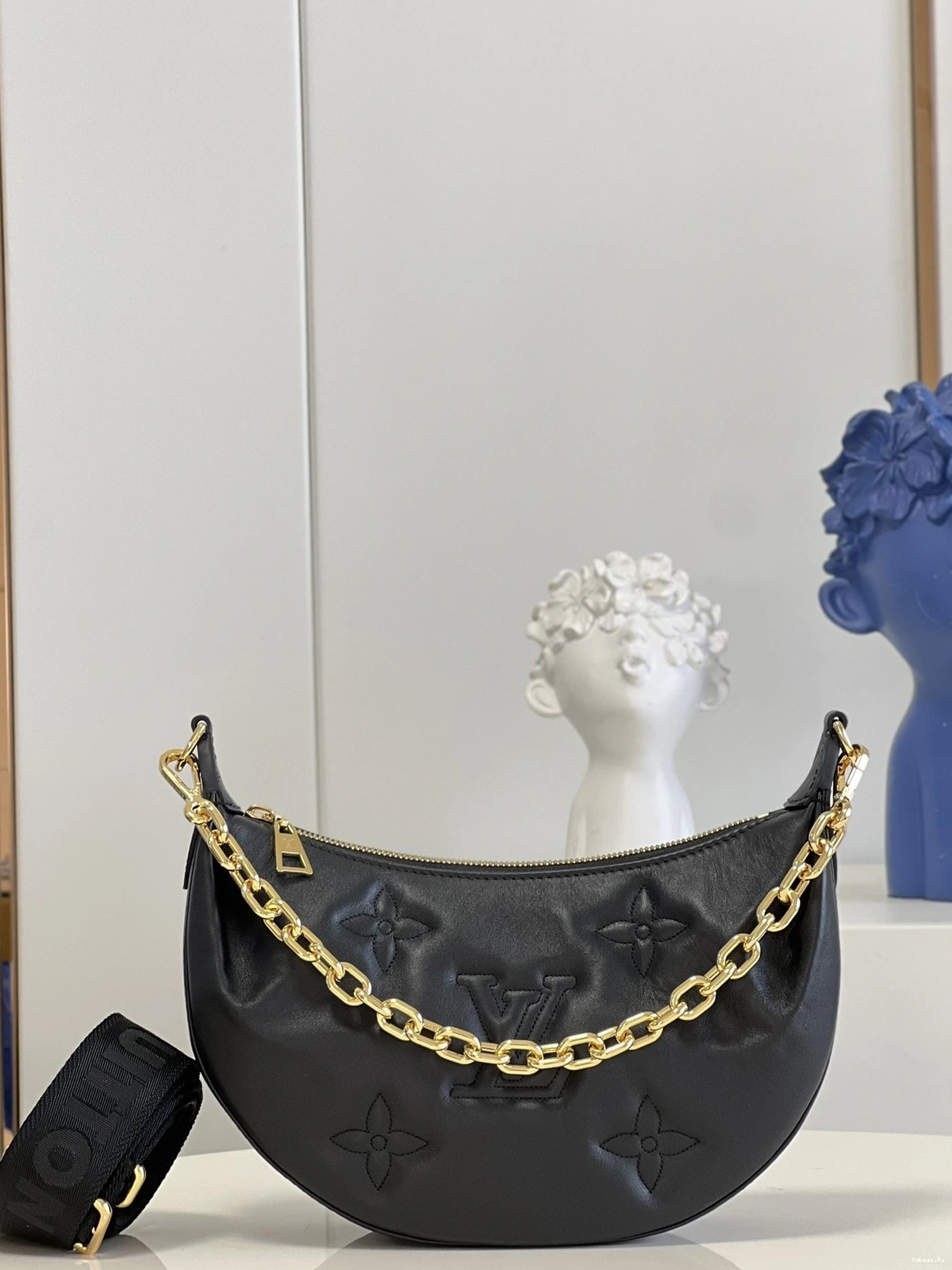 LOUIS VUITTON THE MOON OVER 0518